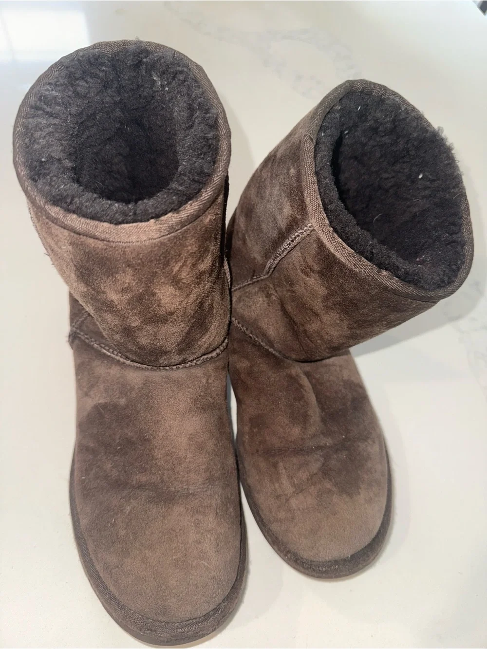 UGG Australia Classic Short Brown Boots Size 8 - Picture 3 of 8